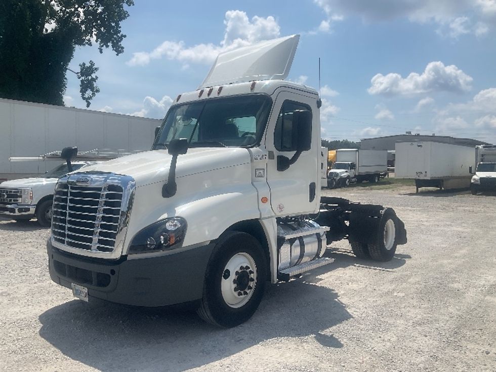 Day Cab Tractor-Heavy Duty Tractors-Freightliner-2020-Cascadia 12542ST-Conyers-GA-171,296\n\t\tmiles-$ 44,750 - Image 3