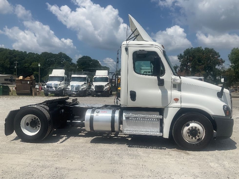 Day Cab Tractor-Heavy Duty Tractors-Freightliner-2020-Cascadia 12542ST-Conyers-GA-171,296\n\t\tmiles-$ 44,750 - Image 8