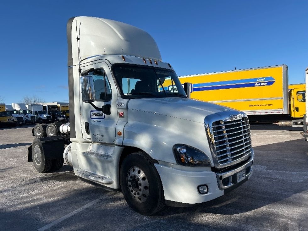 Day Cab Tractor-Heavy Duty Tractors-Freightliner-2020-Cascadia 12542ST-Dayton-NJ-367,576\n\t\tmiles-$ 46,000 - Image 1