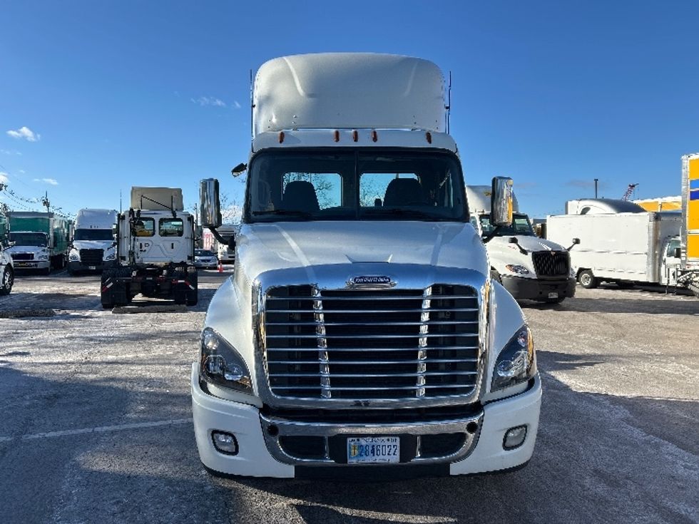 Day Cab Tractor-Heavy Duty Tractors-Freightliner-2020-Cascadia 12542ST-Dayton-NJ-367,576\n\t\tmiles-$ 46,000 - Image 2
