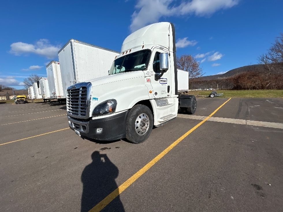 Day Cab Tractor-Heavy Duty Tractors-Freightliner-2020-Cascadia 12542ST-Elmira-NY-166,926\n\t\tmiles-$ 54,250 - Image 2