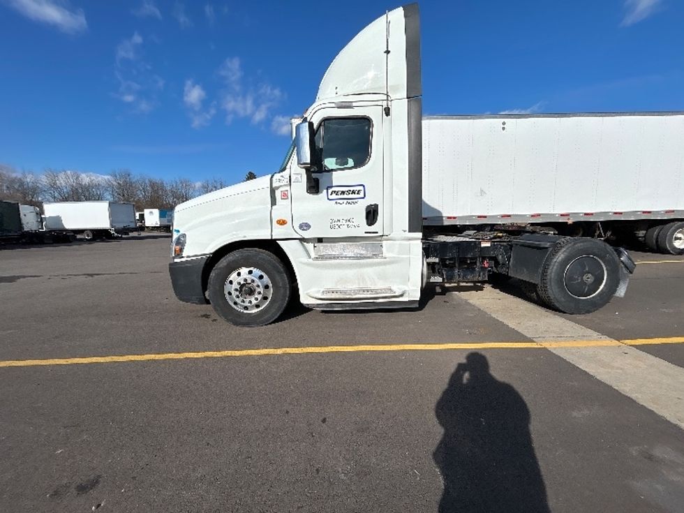 Day Cab Tractor-Heavy Duty Tractors-Freightliner-2020-Cascadia 12542ST-Elmira-NY-166,926\n\t\tmiles-$ 54,250 - Image 3