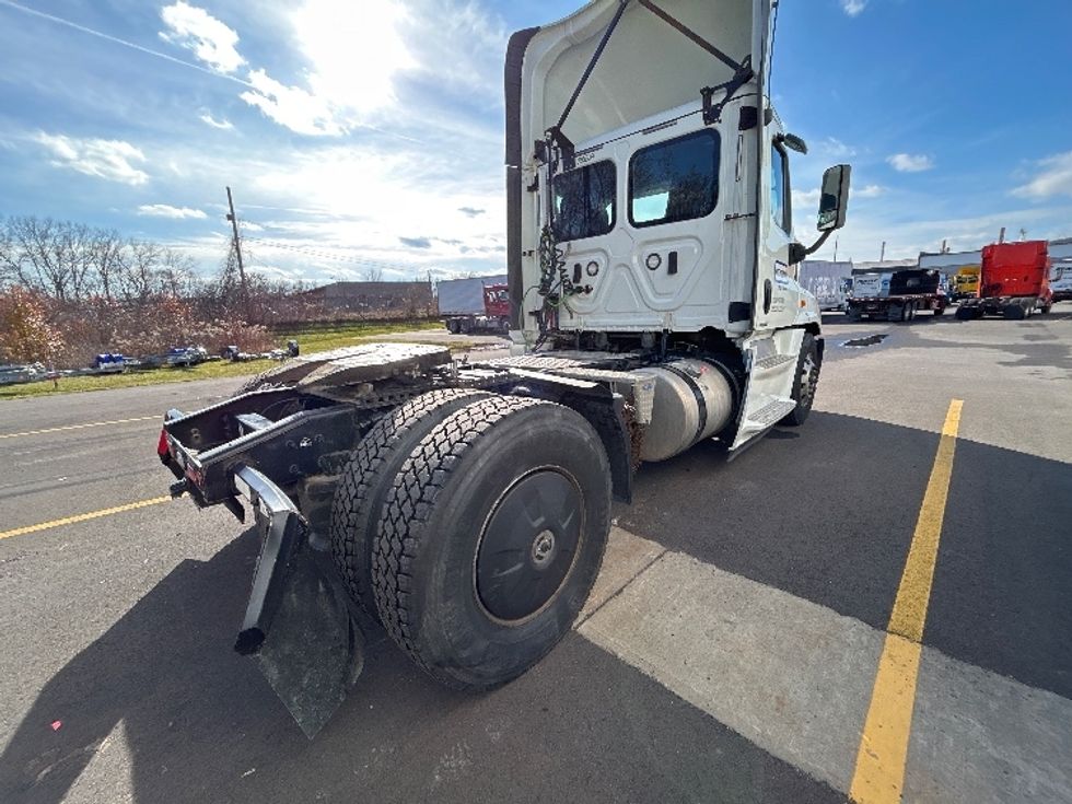 Day Cab Tractor-Heavy Duty Tractors-Freightliner-2020-Cascadia 12542ST-Elmira-NY-166,926\n\t\tmiles-$ 54,250 - Image 5