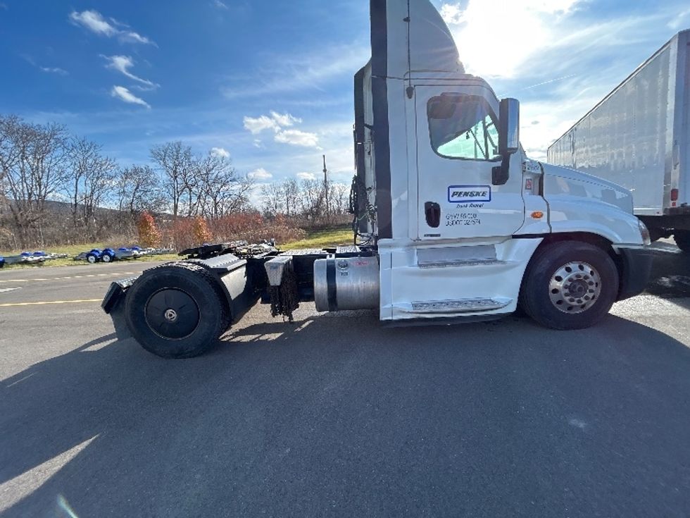 Day Cab Tractor-Heavy Duty Tractors-Freightliner-2020-Cascadia 12542ST-Elmira-NY-166,926\n\t\tmiles-$ 54,250 - Image 6