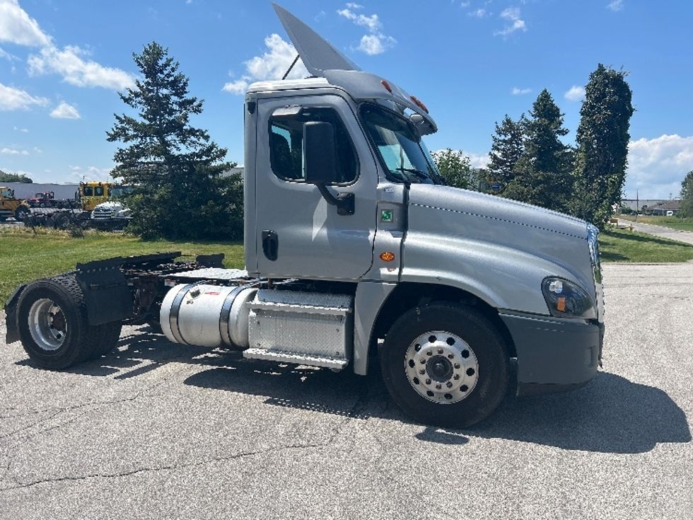 Day Cab Tractor-Heavy Duty Tractors-Freightliner-2020-Cascadia 12542ST-Flower Mound-TX-186,794\n\t\tmiles-$ 49,750 - Image 1