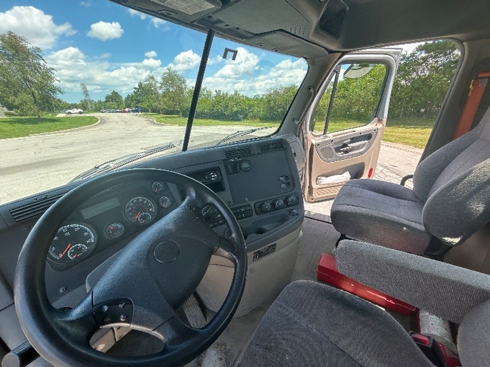 Day Cab Tractor-Heavy Duty Tractors-Freightliner-2020-Cascadia 12542ST-Flower Mound-TX-186,794\n\t\tmiles-$ 49,750 - Image 10