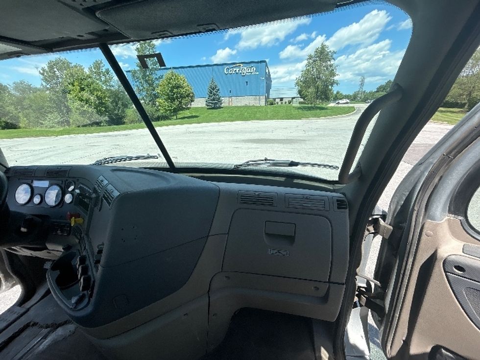 Day Cab Tractor-Heavy Duty Tractors-Freightliner-2020-Cascadia 12542ST-Flower Mound-TX-186,794\n\t\tmiles-$ 49,750 - Image 13