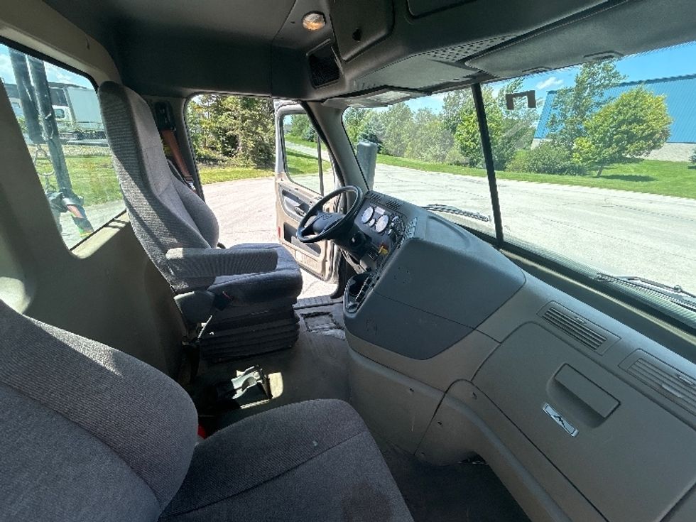 Day Cab Tractor-Heavy Duty Tractors-Freightliner-2020-Cascadia 12542ST-Flower Mound-TX-186,794\n\t\tmiles-$ 49,750 - Image 14
