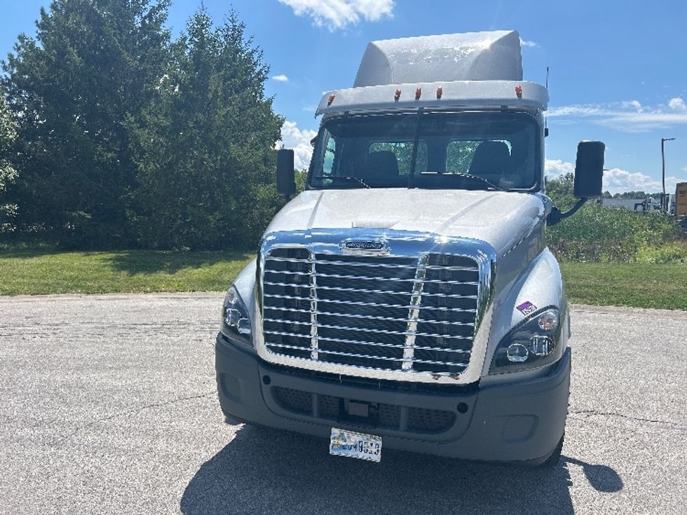 Day Cab Tractor-Heavy Duty Tractors-Freightliner-2020-Cascadia 12542ST-Flower Mound-TX-186,794\n\t\tmiles-$ 49,750 - Image 2