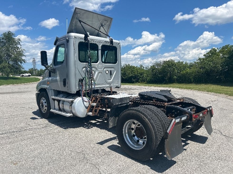 Day Cab Tractor-Heavy Duty Tractors-Freightliner-2020-Cascadia 12542ST-Flower Mound-TX-186,794\n\t\tmiles-$ 49,750 - Image 5