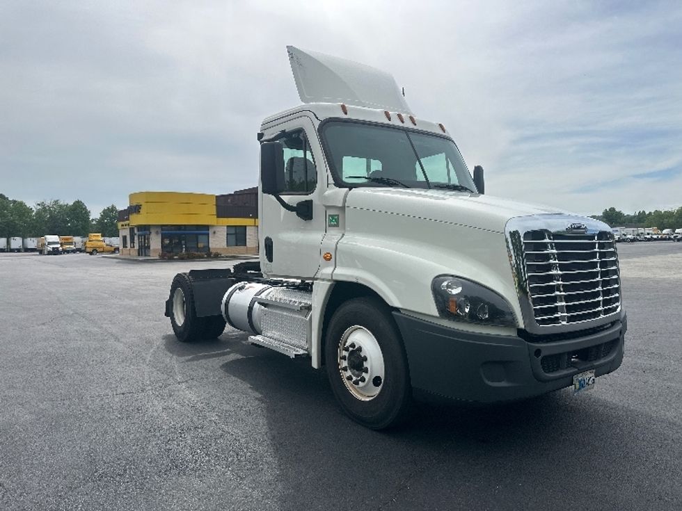 Day Cab Tractor-Heavy Duty Tractors-Freightliner-2020-Cascadia 12542ST-Forest Park-GA-385,043\n\t\tmiles-$ 31,500 - Image 1
