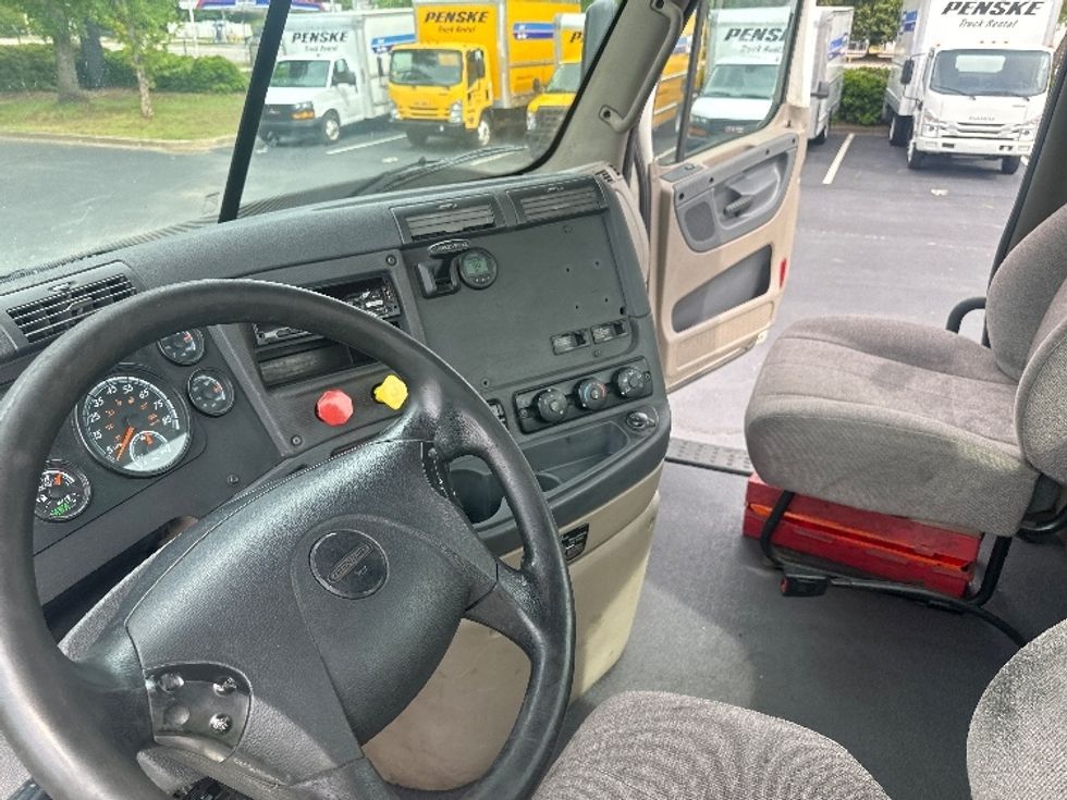 Day Cab Tractor-Heavy Duty Tractors-Freightliner-2020-Cascadia 12542ST-Forest Park-GA-385,043\n\t\tmiles-$ 31,500 - Image 10