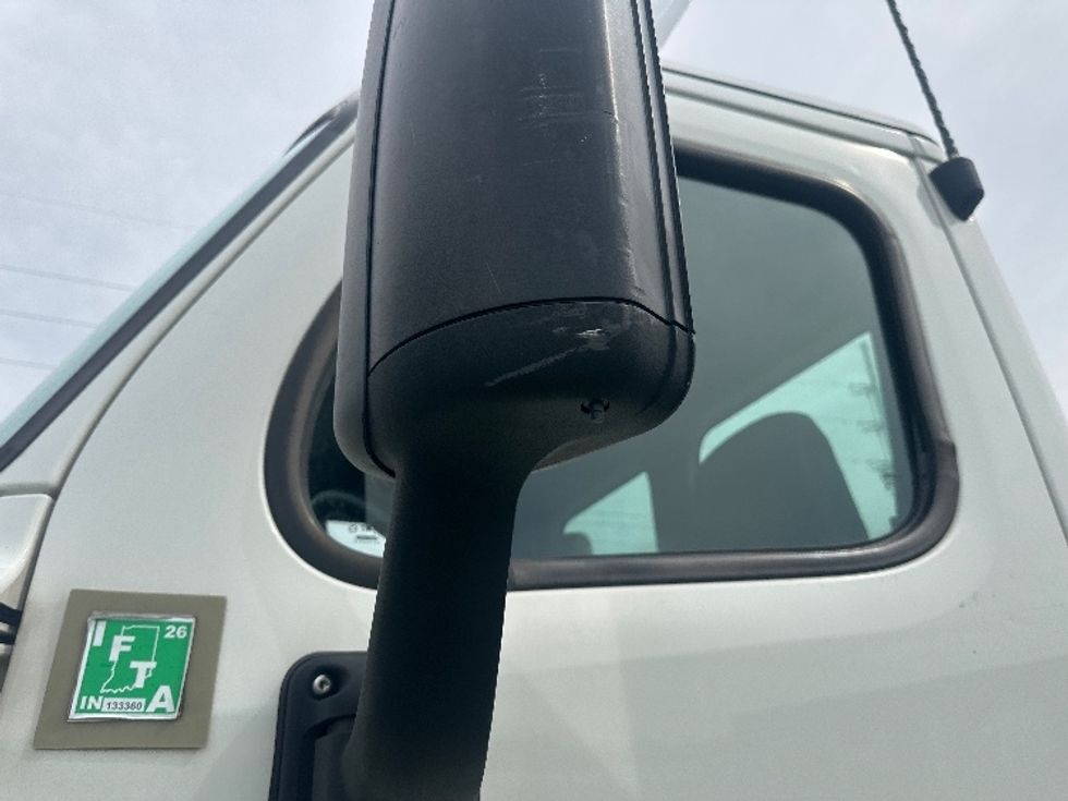 Day Cab Tractor-Heavy Duty Tractors-Freightliner-2020-Cascadia 12542ST-Forest Park-GA-385,043\n\t\tmiles-$ 31,500 - Image 17