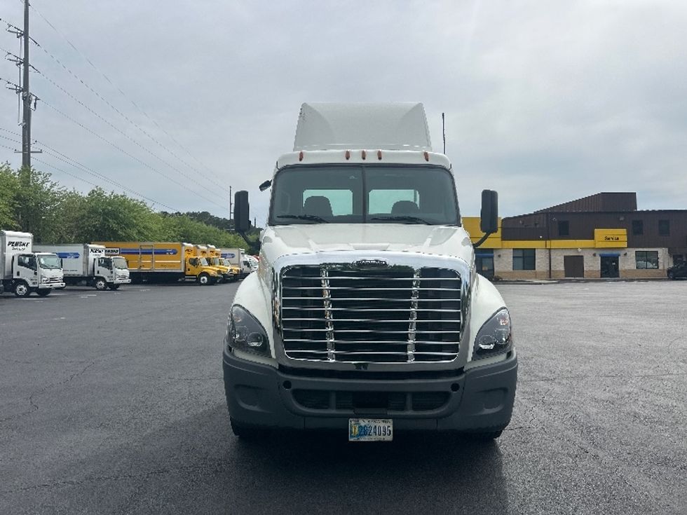 Day Cab Tractor-Heavy Duty Tractors-Freightliner-2020-Cascadia 12542ST-Forest Park-GA-385,043\n\t\tmiles-$ 31,500 - Image 2