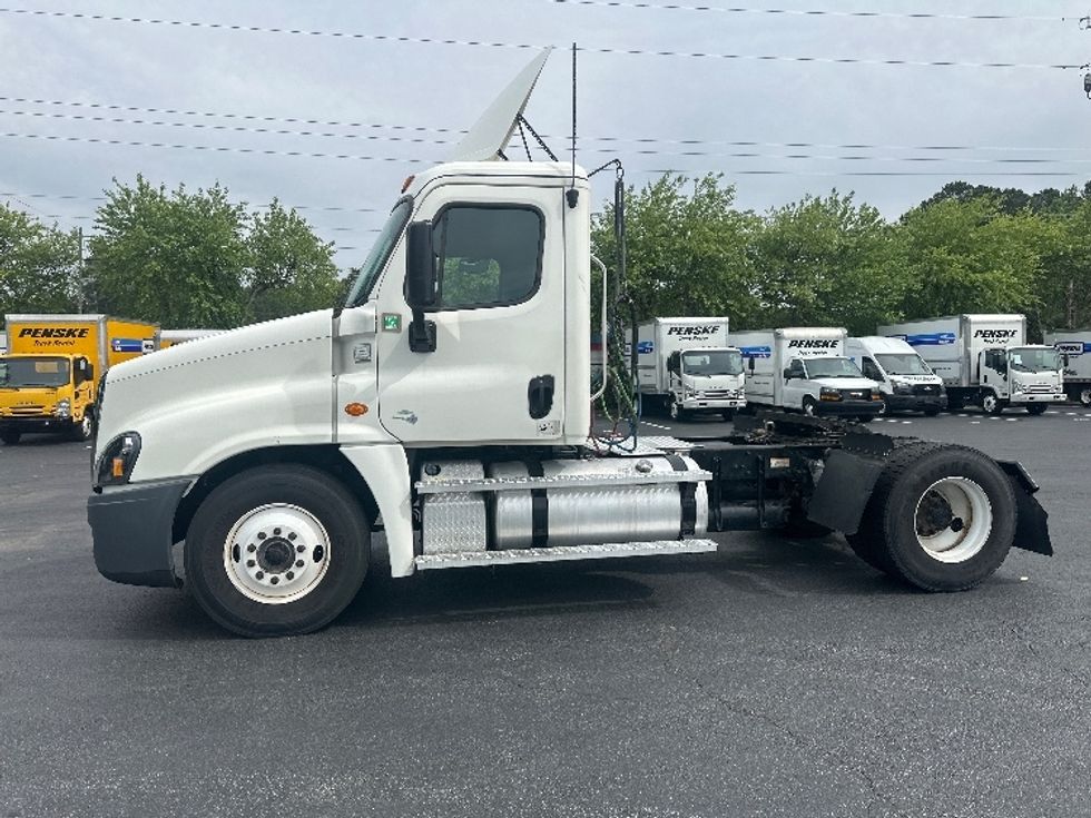 Day Cab Tractor-Heavy Duty Tractors-Freightliner-2020-Cascadia 12542ST-Forest Park-GA-385,043\n\t\tmiles-$ 31,500 - Image 4