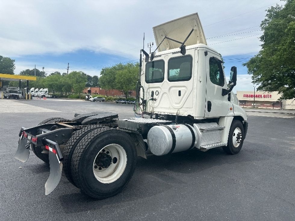 Day Cab Tractor-Heavy Duty Tractors-Freightliner-2020-Cascadia 12542ST-Forest Park-GA-385,043\n\t\tmiles-$ 31,500 - Image 7