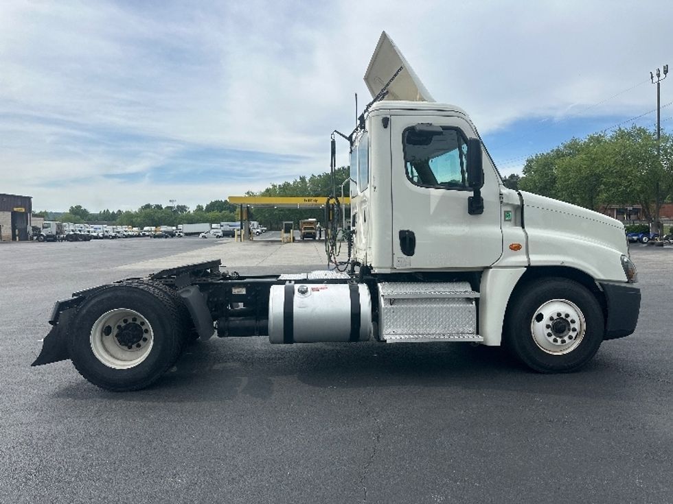 Day Cab Tractor-Heavy Duty Tractors-Freightliner-2020-Cascadia 12542ST-Forest Park-GA-385,043\n\t\tmiles-$ 31,500 - Image 8