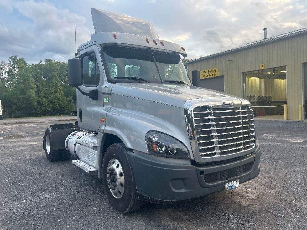 Day Cab Tractor-Heavy Duty Tractors-Freightliner-2020-Cascadia 12542ST-Fredonia-NY-272,912\n\t\tmiles-$ 44,000 - Image 1