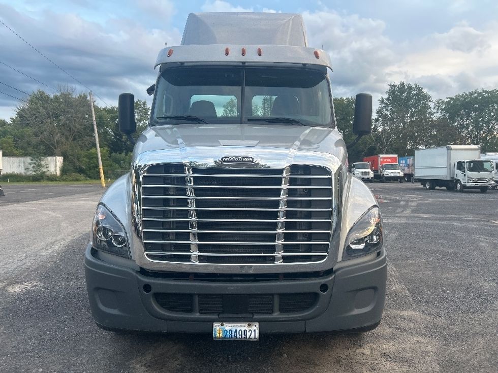 Day Cab Tractor-Heavy Duty Tractors-Freightliner-2020-Cascadia 12542ST-Fredonia-NY-272,912\n\t\tmiles-$ 44,000 - Image 2