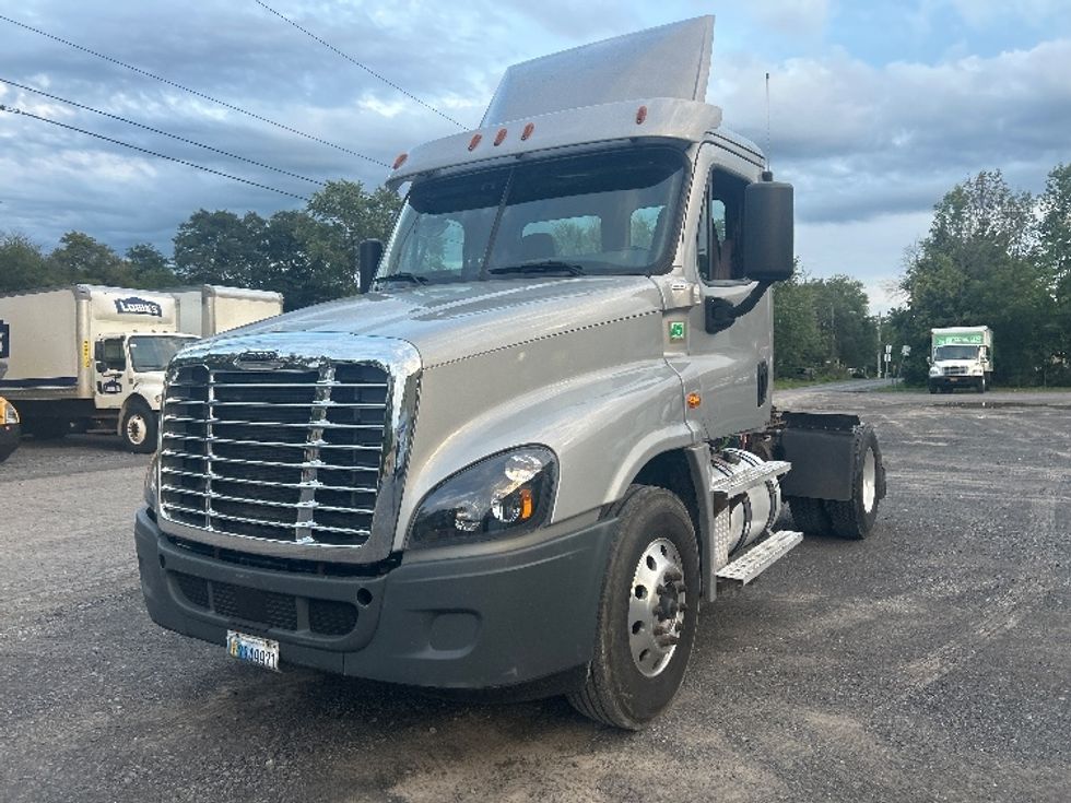 Day Cab Tractor-Heavy Duty Tractors-Freightliner-2020-Cascadia 12542ST-Fredonia-NY-272,912\n\t\tmiles-$ 44,000 - Image 3