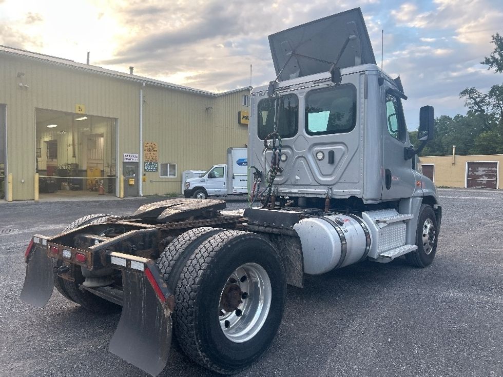 Day Cab Tractor-Heavy Duty Tractors-Freightliner-2020-Cascadia 12542ST-Fredonia-NY-272,912\n\t\tmiles-$ 44,000 - Image 7
