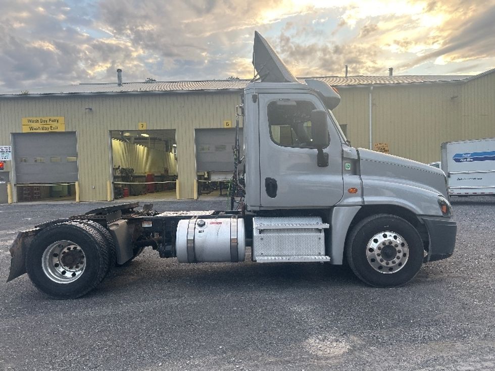 Day Cab Tractor-Heavy Duty Tractors-Freightliner-2020-Cascadia 12542ST-Fredonia-NY-272,912\n\t\tmiles-$ 44,000 - Image 8