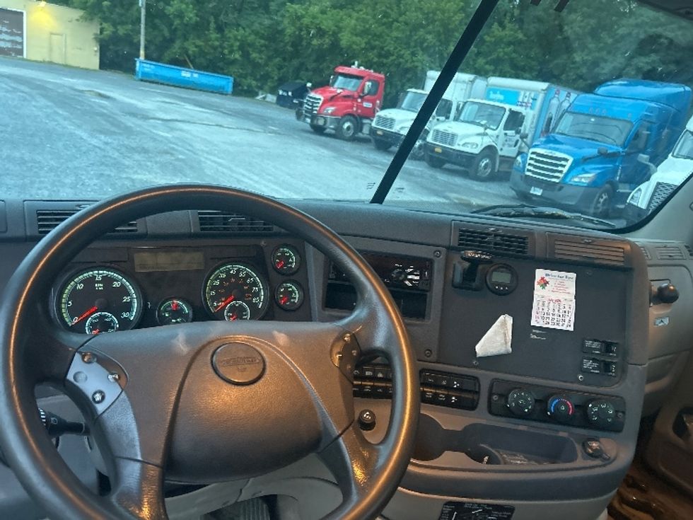 Day Cab Tractor-Heavy Duty Tractors-Freightliner-2020-Cascadia 12542ST-Fredonia-NY-315,821\n\t\tmiles-$ 41,750 - Image 11