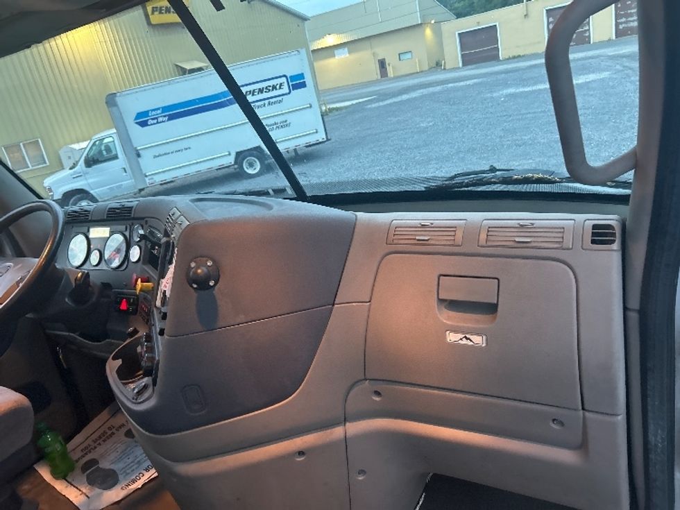 Day Cab Tractor-Heavy Duty Tractors-Freightliner-2020-Cascadia 12542ST-Fredonia-NY-315,821\n\t\tmiles-$ 41,750 - Image 13