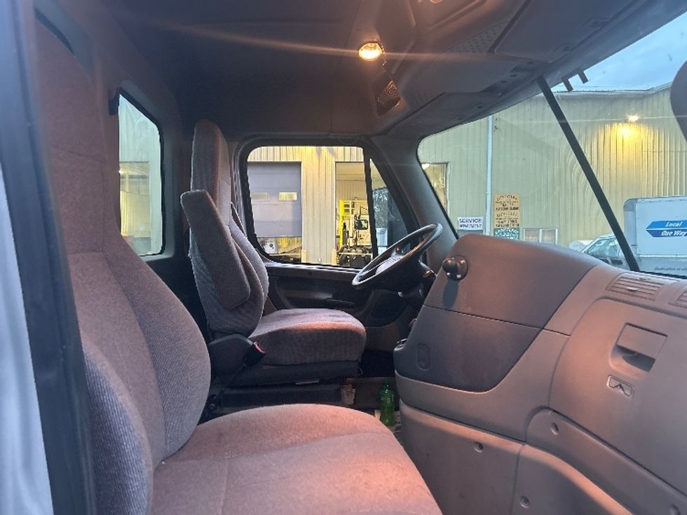 Day Cab Tractor-Heavy Duty Tractors-Freightliner-2020-Cascadia 12542ST-Fredonia-NY-315,821\n\t\tmiles-$ 41,750 - Image 14