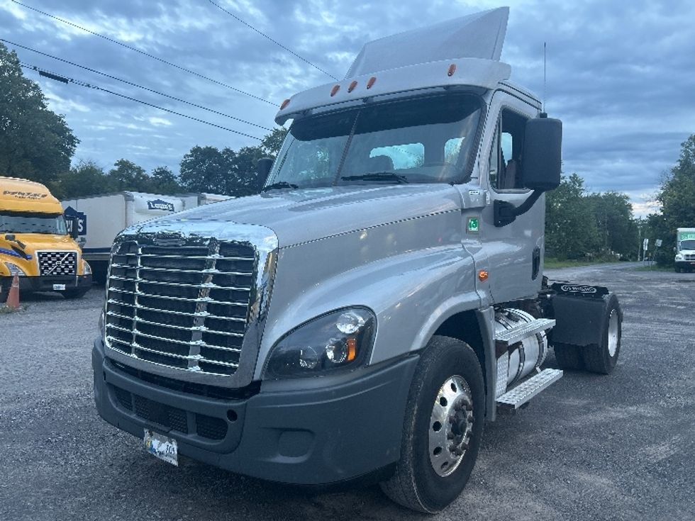 Day Cab Tractor-Heavy Duty Tractors-Freightliner-2020-Cascadia 12542ST-Fredonia-NY-315,821\n\t\tmiles-$ 41,750 - Image 3