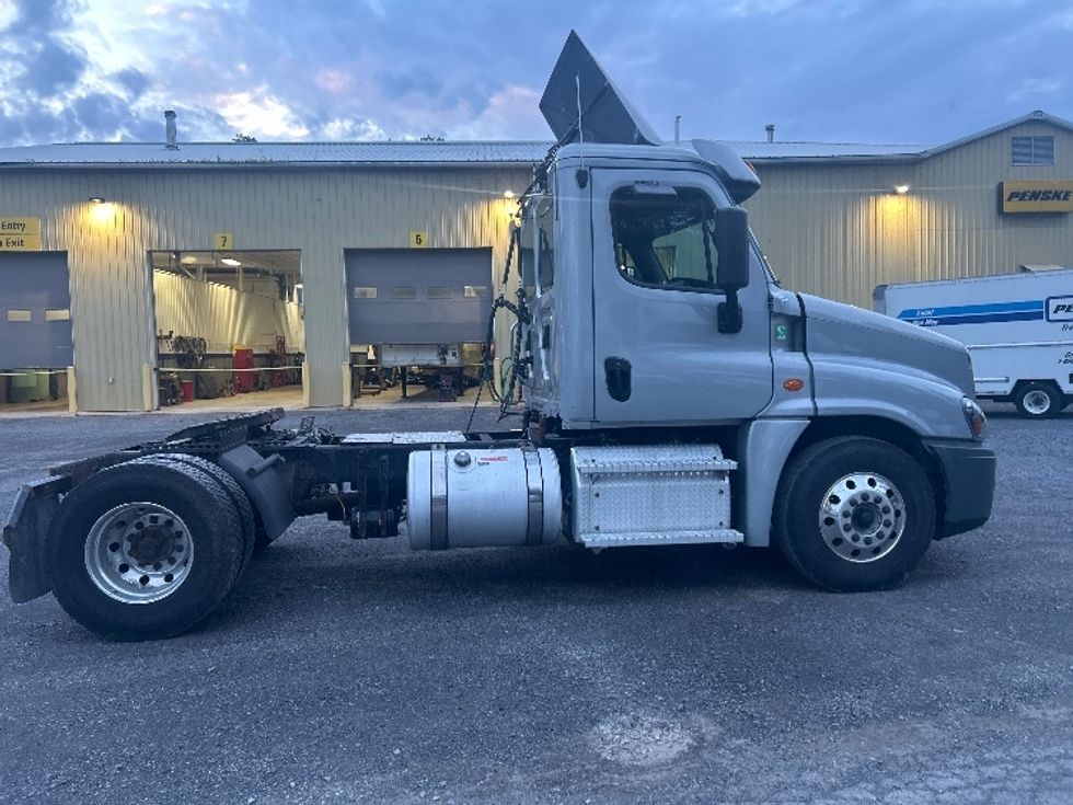 Day Cab Tractor-Heavy Duty Tractors-Freightliner-2020-Cascadia 12542ST-Fredonia-NY-315,821\n\t\tmiles-$ 41,750 - Image 8
