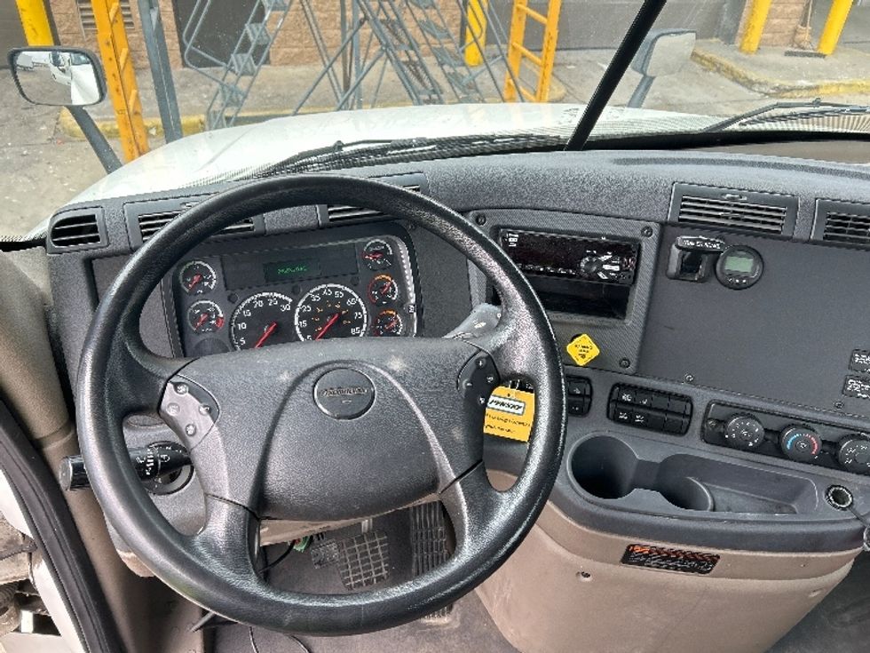 Day Cab Tractor-Heavy Duty Tractors-Freightliner-2020-Cascadia 12542ST-Indianapolis-IN-246,635\n\t\tmiles-$ 37,500 - Image 11