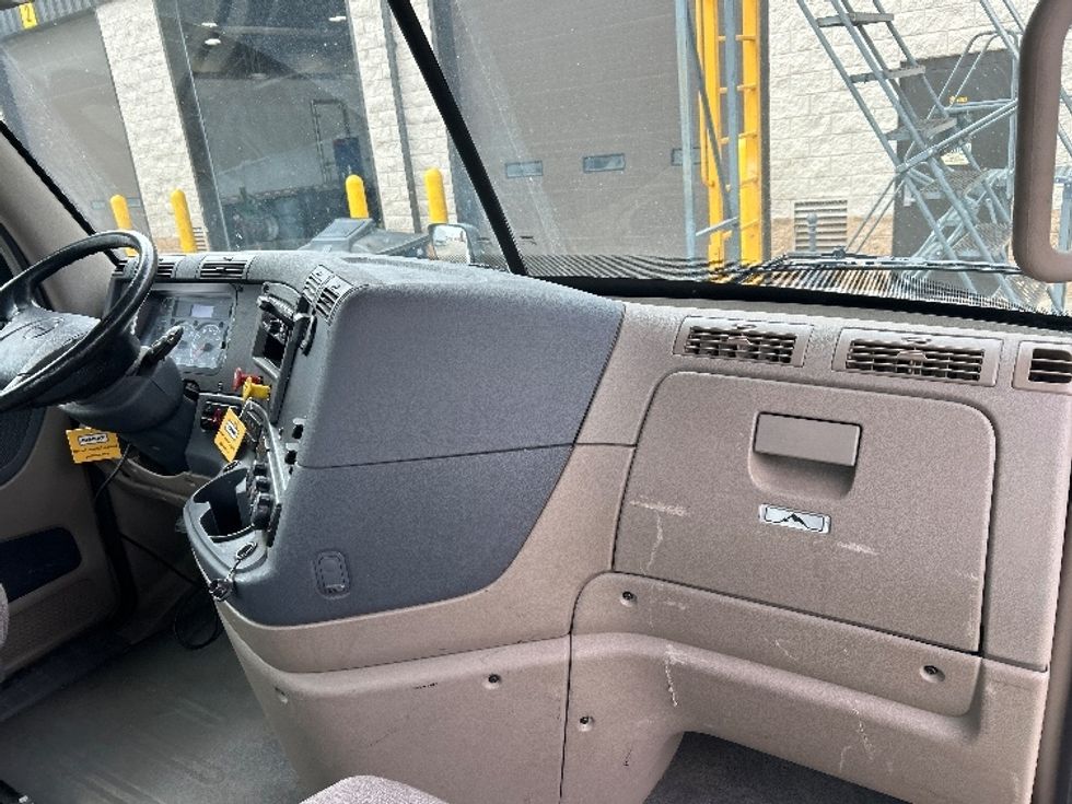 Day Cab Tractor-Heavy Duty Tractors-Freightliner-2020-Cascadia 12542ST-Indianapolis-IN-246,635\n\t\tmiles-$ 37,500 - Image 13