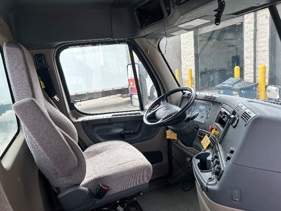 Day Cab Tractor-Heavy Duty Tractors-Freightliner-2020-Cascadia 12542ST-Indianapolis-IN-246,635\n\t\tmiles-$ 37,500 - Image 14