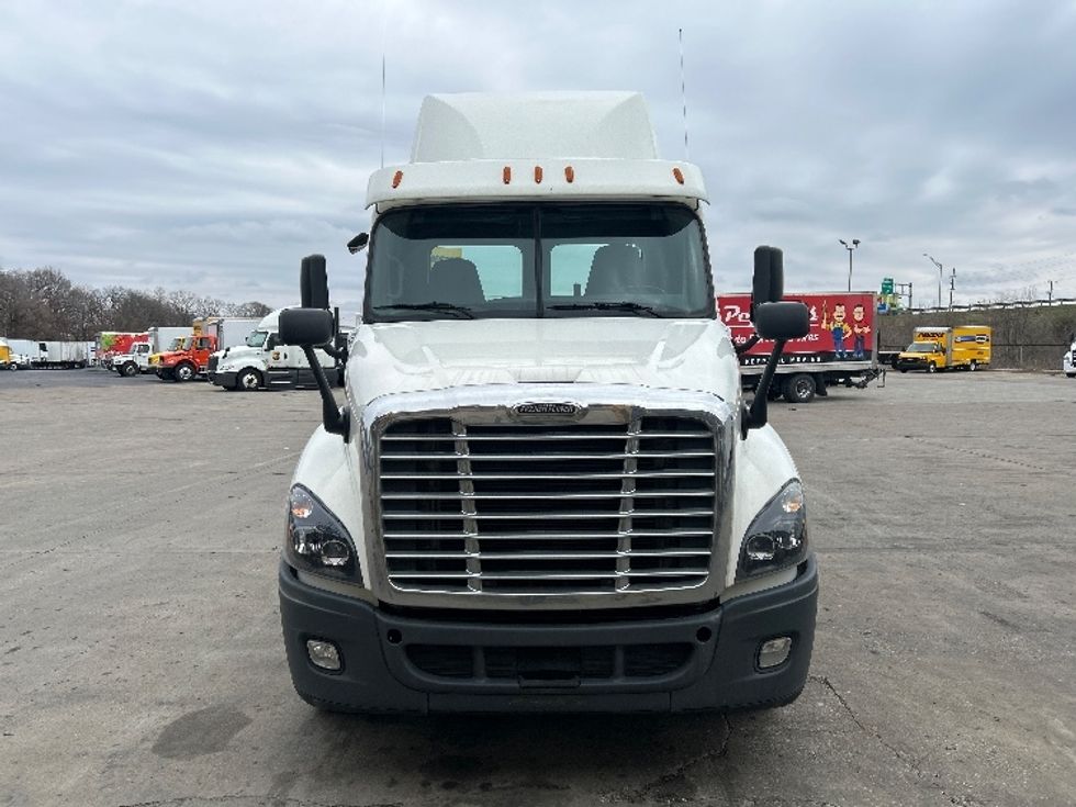Day Cab Tractor-Heavy Duty Tractors-Freightliner-2020-Cascadia 12542ST-Indianapolis-IN-246,635\n\t\tmiles-$ 37,500 - Image 2
