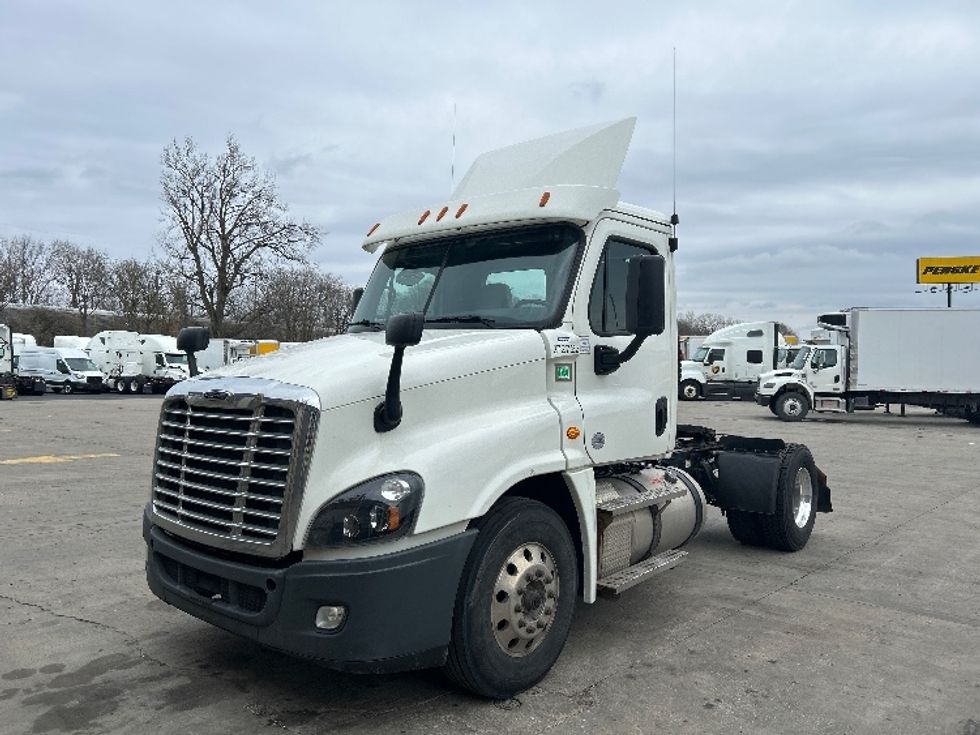 Day Cab Tractor-Heavy Duty Tractors-Freightliner-2020-Cascadia 12542ST-Indianapolis-IN-246,635\n\t\tmiles-$ 37,500 - Image 3
