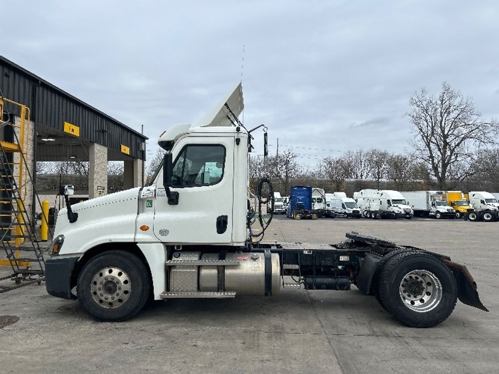 Day Cab Tractor-Heavy Duty Tractors-Freightliner-2020-Cascadia 12542ST-Indianapolis-IN-246,635\n\t\tmiles-$ 37,500 - Image 4