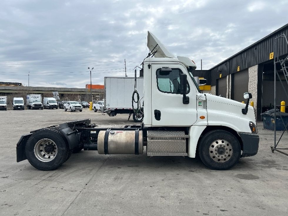 Day Cab Tractor-Heavy Duty Tractors-Freightliner-2020-Cascadia 12542ST-Indianapolis-IN-246,635\n\t\tmiles-$ 37,500 - Image 8