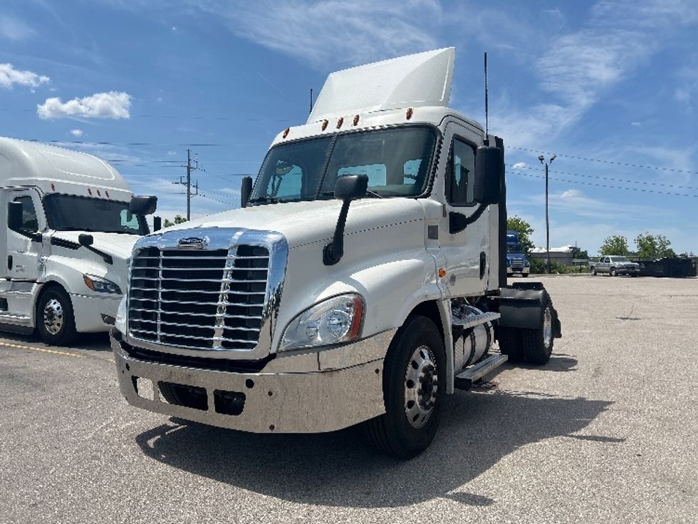 Day Cab Tractor-Heavy Duty Tractors-Freightliner-2020-Cascadia 12542ST-Kentwood-MI-268,569\n\t\tmiles-$ 33,750 - Image 3