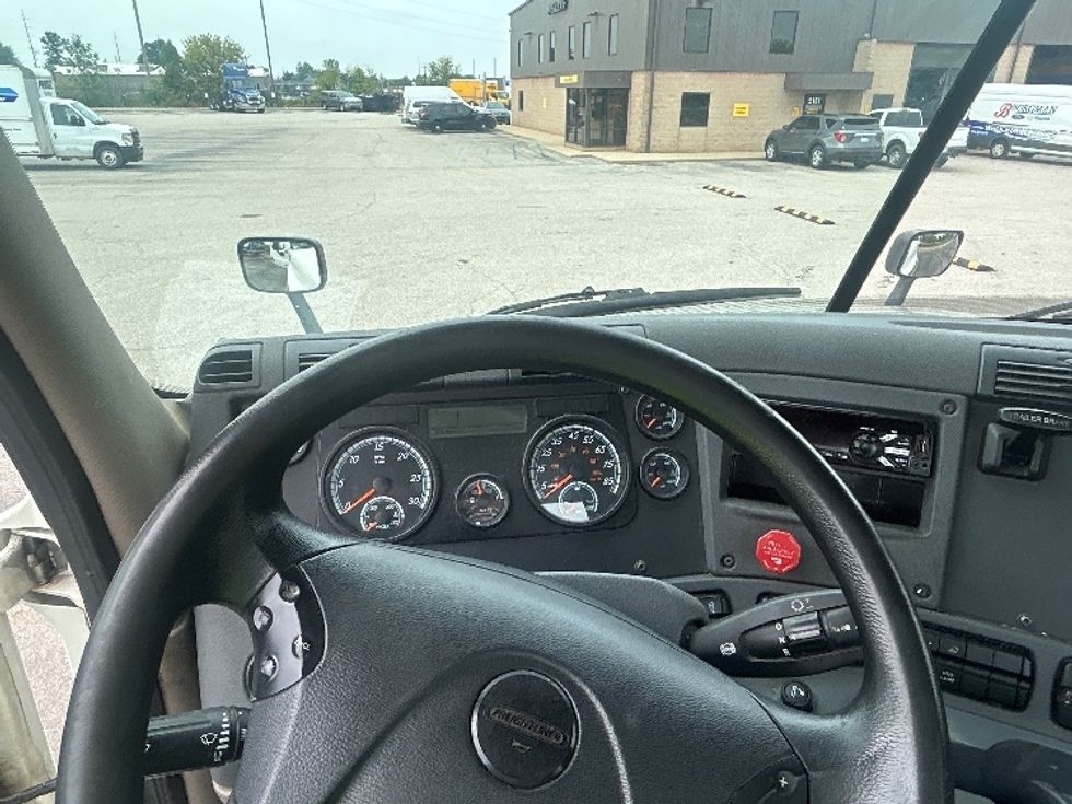 Day Cab Tractor-Heavy Duty Tractors-Freightliner-2020-Cascadia 12542ST-Kentwood-MI-328,884\n\t\tmiles-$ 37,500 - Image 11