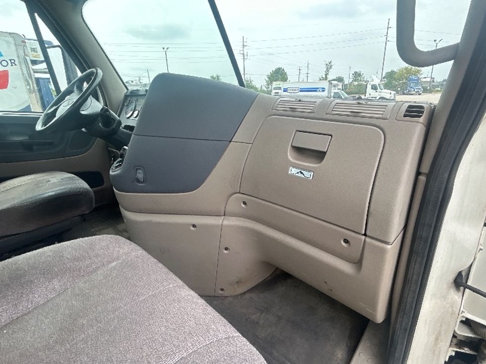 Day Cab Tractor-Heavy Duty Tractors-Freightliner-2020-Cascadia 12542ST-Kentwood-MI-328,884\n\t\tmiles-$ 37,500 - Image 13