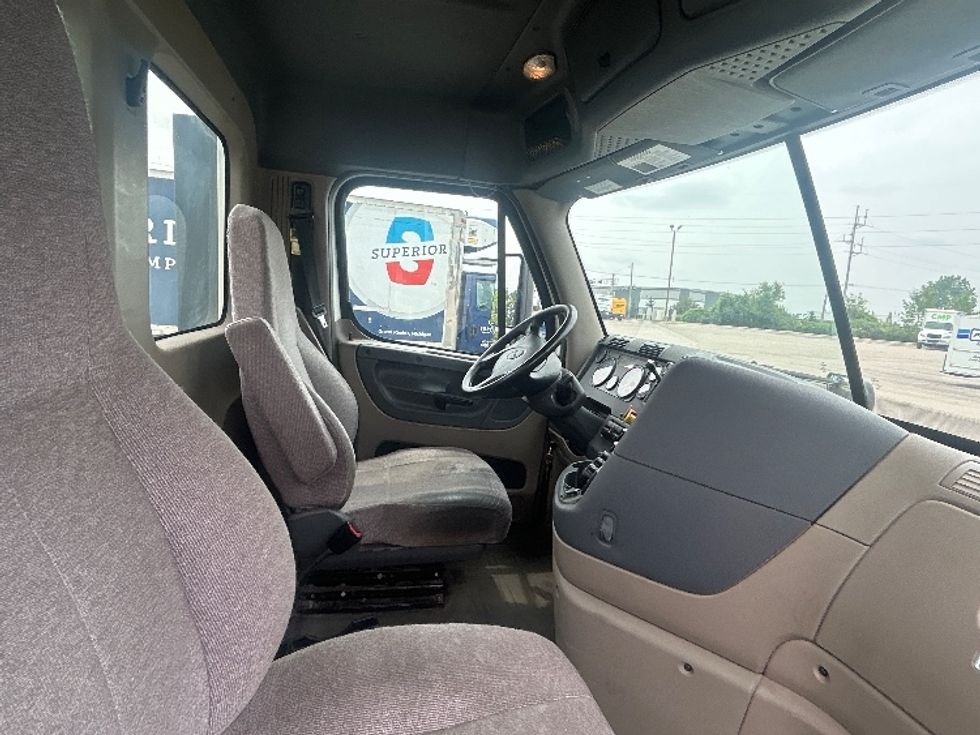 Day Cab Tractor-Heavy Duty Tractors-Freightliner-2020-Cascadia 12542ST-Kentwood-MI-328,884\n\t\tmiles-$ 37,500 - Image 14