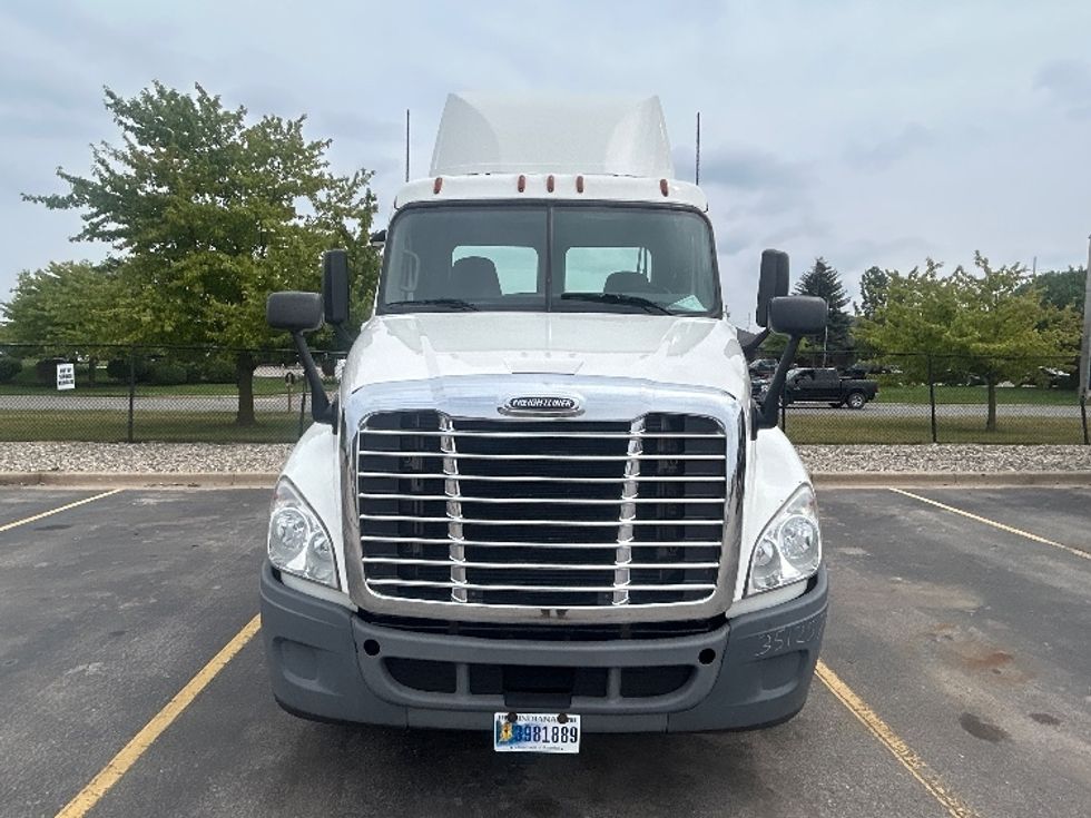 Day Cab Tractor-Heavy Duty Tractors-Freightliner-2020-Cascadia 12542ST-Kentwood-MI-328,884\n\t\tmiles-$ 37,500 - Image 2