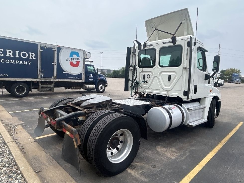 Day Cab Tractor-Heavy Duty Tractors-Freightliner-2020-Cascadia 12542ST-Kentwood-MI-328,884\n\t\tmiles-$ 37,500 - Image 7