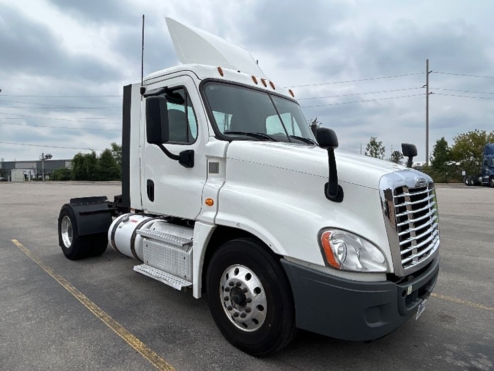 Day Cab Tractor-Heavy Duty Tractors-Freightliner-2020-Cascadia 12542ST-Kentwood-MI-372,025\n\t\tmiles-$ 38,250 - Image 1
