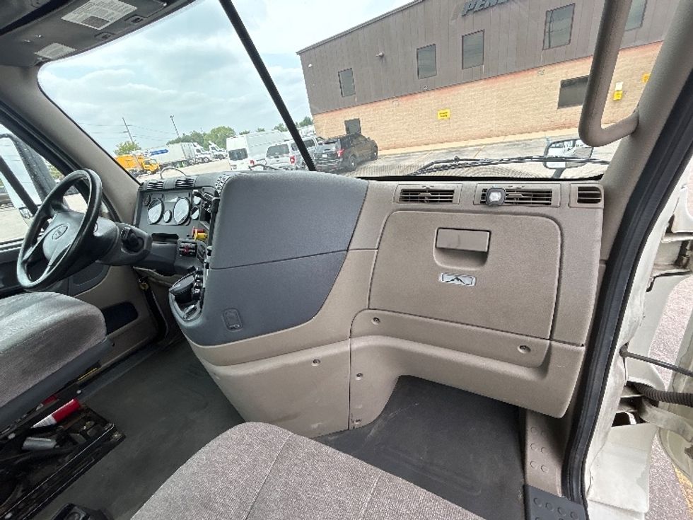 Day Cab Tractor-Heavy Duty Tractors-Freightliner-2020-Cascadia 12542ST-Kentwood-MI-372,025\n\t\tmiles-$ 38,250 - Image 13