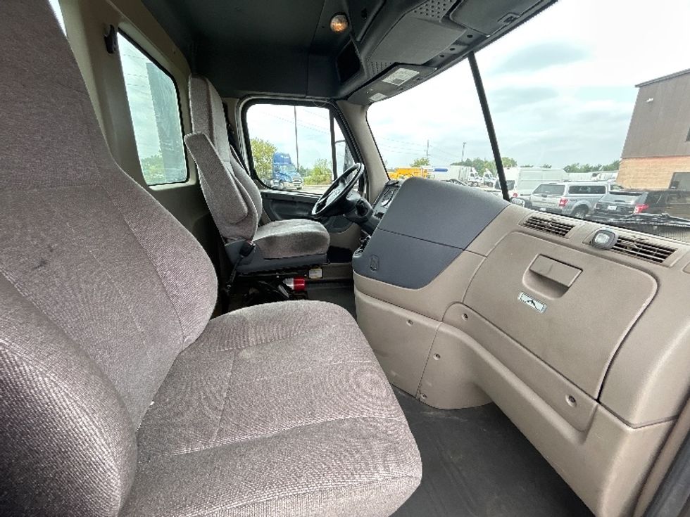 Day Cab Tractor-Heavy Duty Tractors-Freightliner-2020-Cascadia 12542ST-Kentwood-MI-372,025\n\t\tmiles-$ 38,250 - Image 14