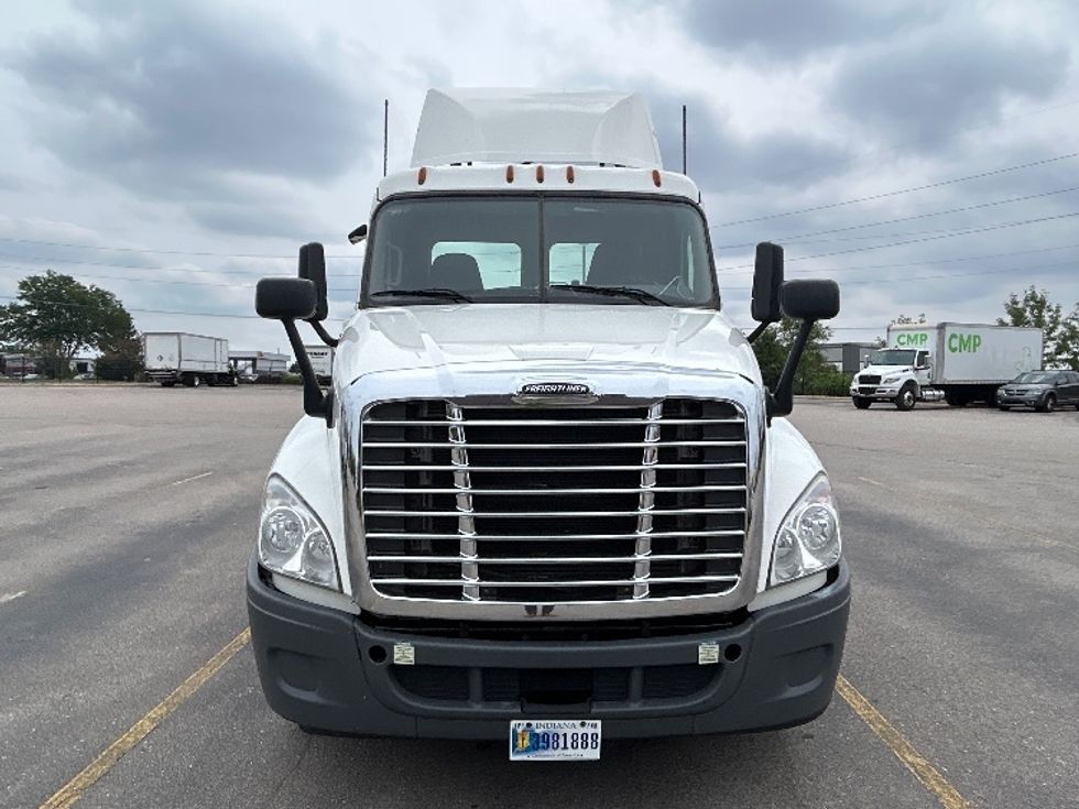 Day Cab Tractor-Heavy Duty Tractors-Freightliner-2020-Cascadia 12542ST-Kentwood-MI-372,025\n\t\tmiles-$ 38,250 - Image 2