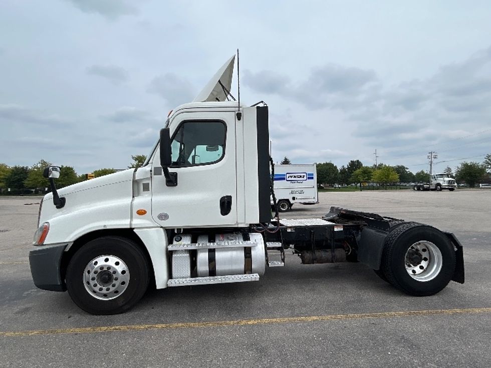 Day Cab Tractor-Heavy Duty Tractors-Freightliner-2020-Cascadia 12542ST-Kentwood-MI-372,025\n\t\tmiles-$ 38,250 - Image 4