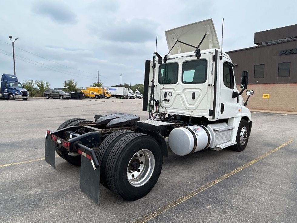 Day Cab Tractor-Heavy Duty Tractors-Freightliner-2020-Cascadia 12542ST-Kentwood-MI-372,025\n\t\tmiles-$ 38,250 - Image 7